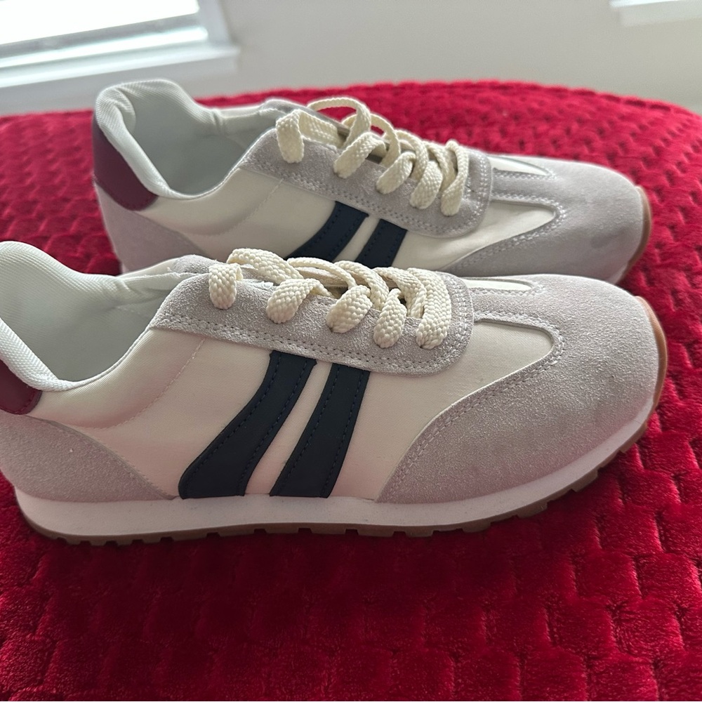 Stylish White and Gray Sneakers with Navy Stripes